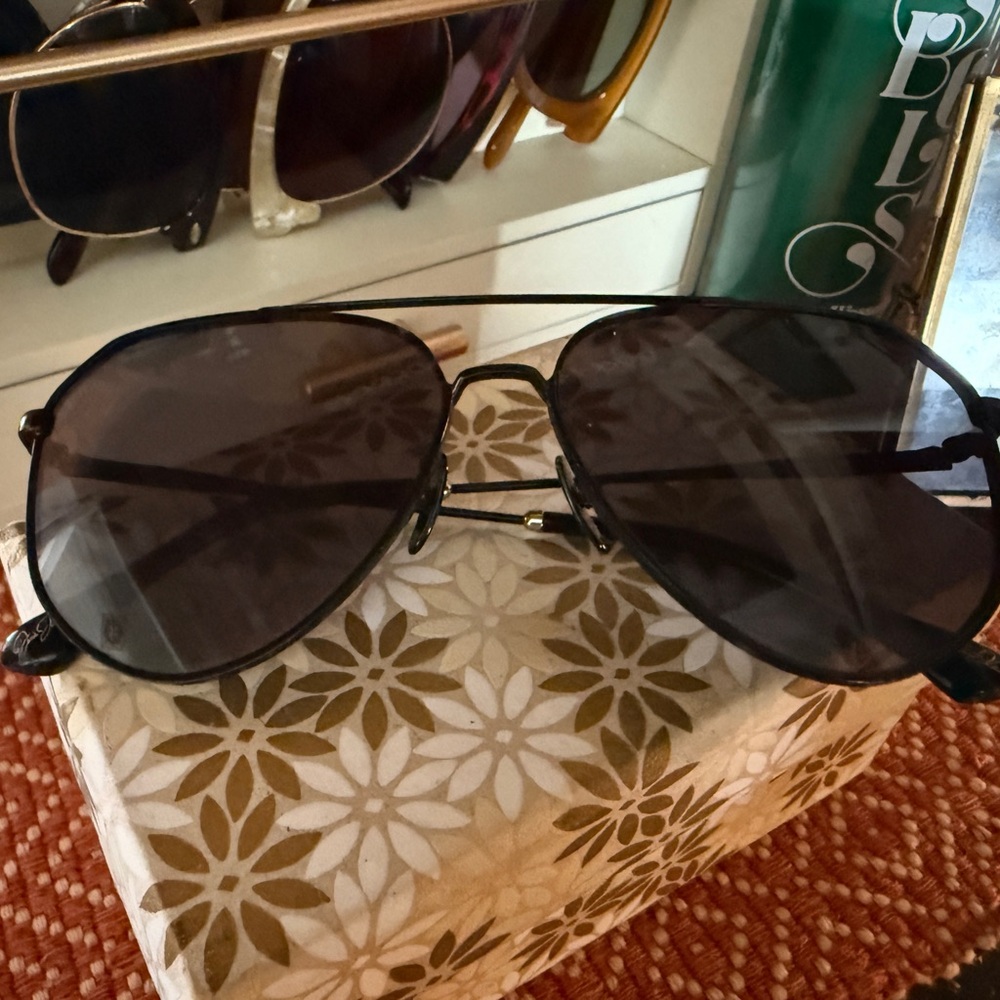 Black Diff Aviator Sunglasses - image 1